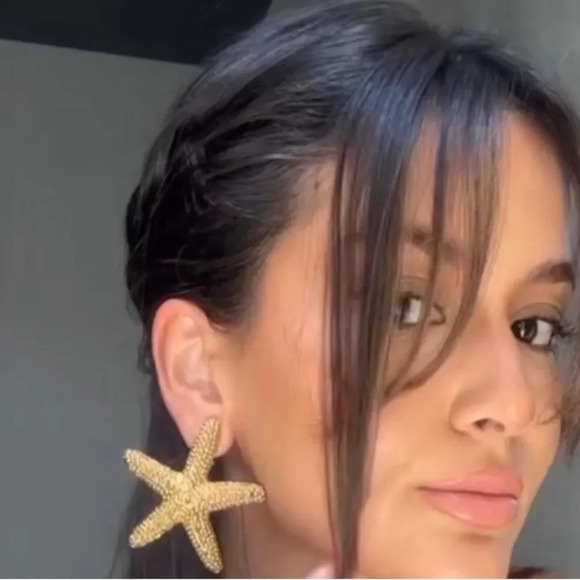 Zara Star Gold Starfish Earrings&Necklace Set - Picture 11 of 17